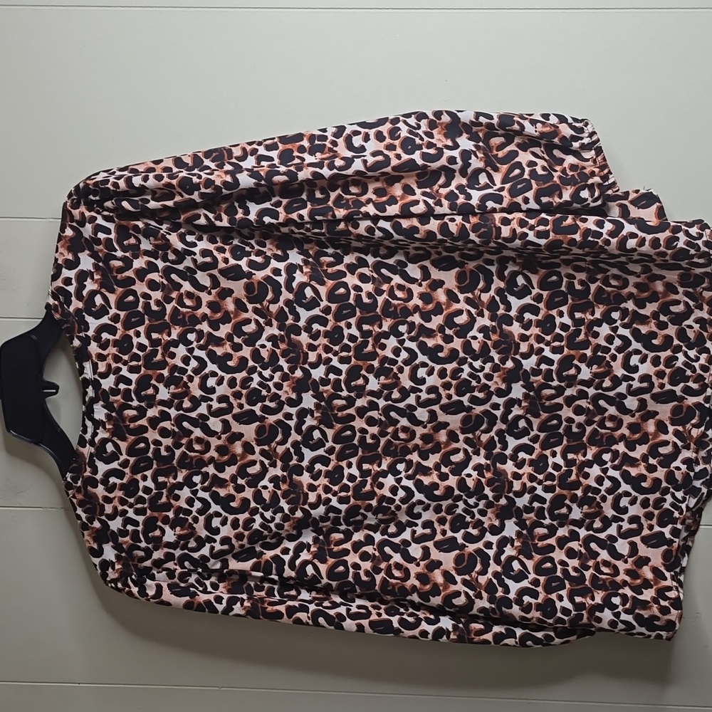 Leopard Print Women's Top Bobeau - Picture 4 of 4